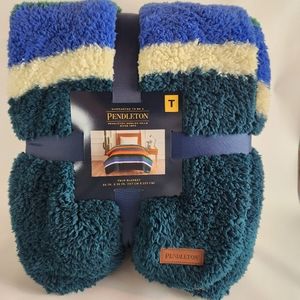 Pendleton Sherpa Blanket in Evergreen Stripe Twin